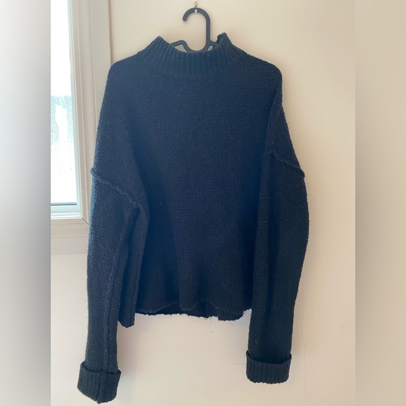 Black LINE Backless Knit Sweater - Picture 4 of 5